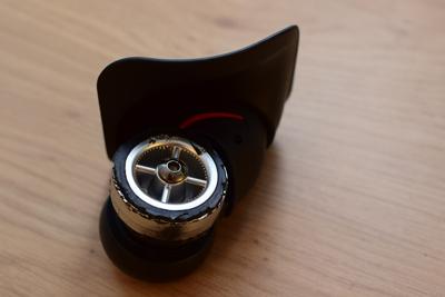 Poškozené dvojité kolečko na kufr