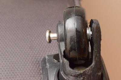 Vložíme nové kolečko a osičku