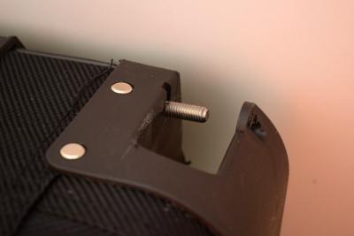 Nová osička vsunutá z vnitřní strany kufru