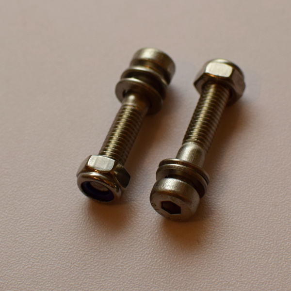 Šroubové osičky 6x30