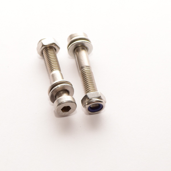 Šroubové osičky 6x35