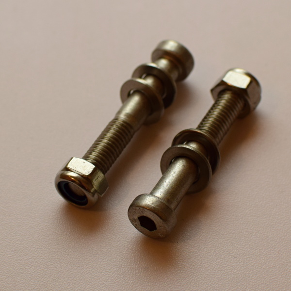 Šroubové osičky 8x50