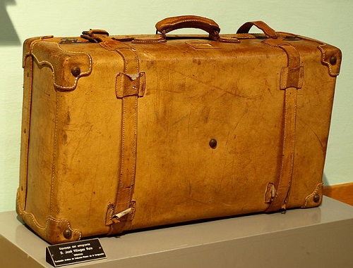 Klasický cestovní kufr